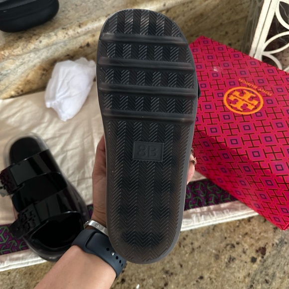 New Tory burch BUCKLE BUBBLE JELLY sandal 🖤 - Picture 9 of 9